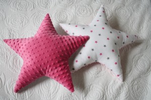 Gwiazdy dwustronne: minky Azalea Pink i szaro-amarantowe gwiazdki